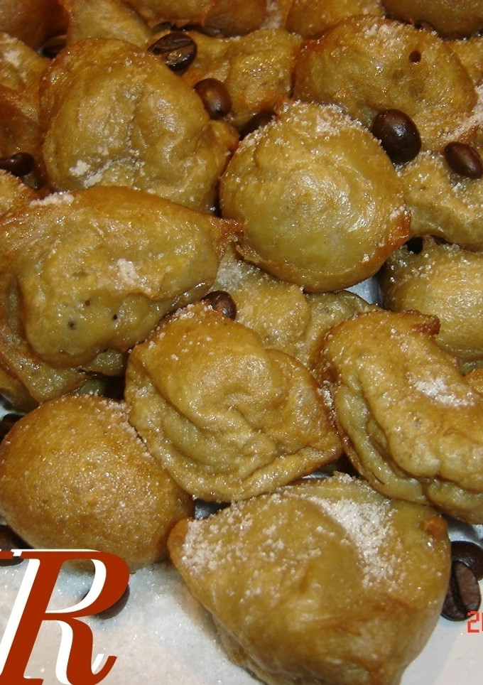 Una foto de Buñuelos de viento de café