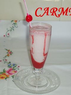 Una foto de Licuado de fresones a la vainilla
