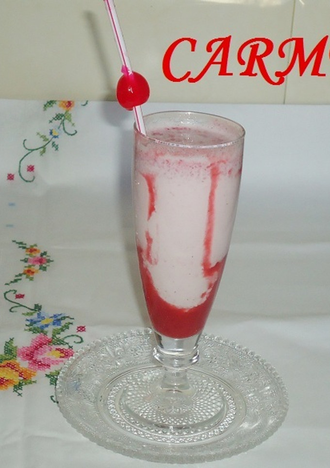 Una foto de Licuado de fresones a la vainilla