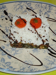 Una foto de Tartar de acelgas setas y arroz