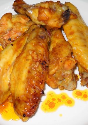 Una foto de Alitas de pollo en marinada turca