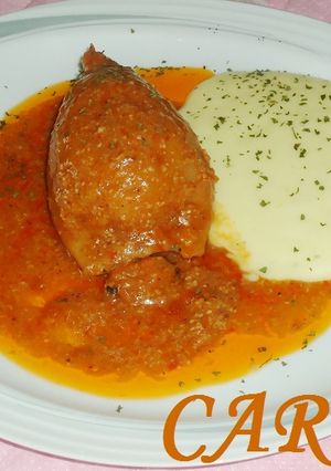 Una foto de Calamares rellenos de rape y langostinos