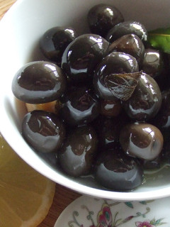 Una foto de Aceitunas marinadas de diferentes maneras