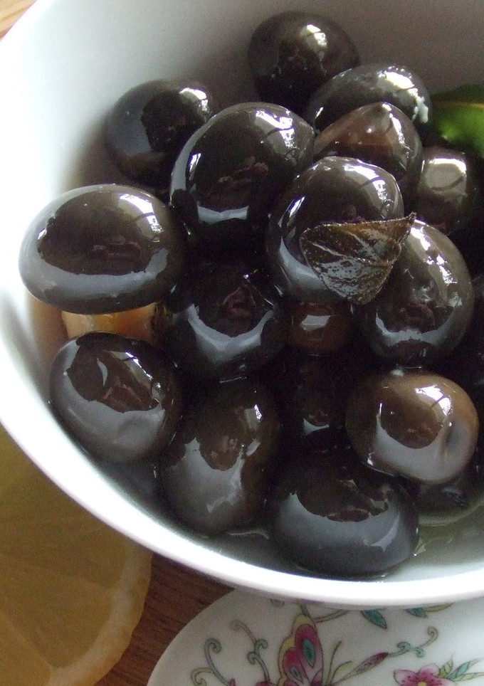 Una foto de Aceitunas marinadas de diferentes maneras 