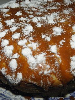 Una foto de Torta de cerezas y almendras