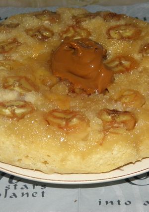 Una foto de Tarta invertida fácil de bananas