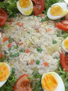 Foto principal de Ensalada de pollo con arroz y huevos