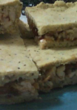 Una foto de Pastel de pollo y aji rojo