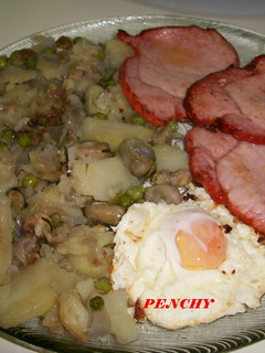 Una foto de Patatas a lo pobre con habas y guisantes en compañia