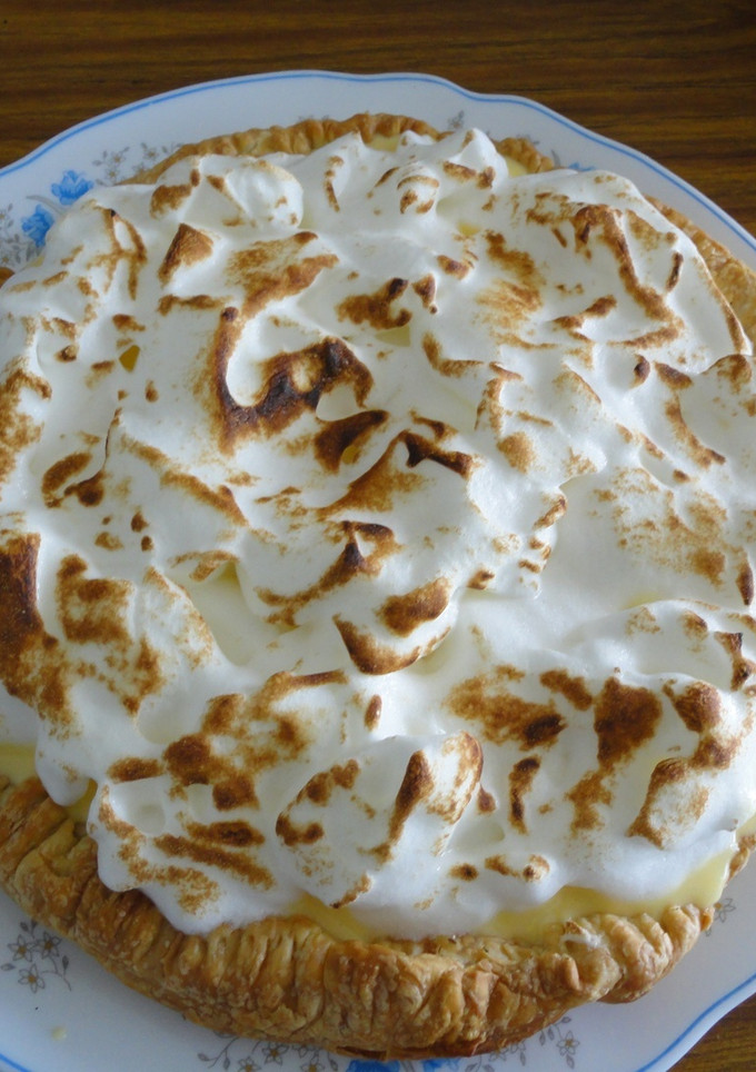 Una foto de Tarta de limón y merengue gratinado