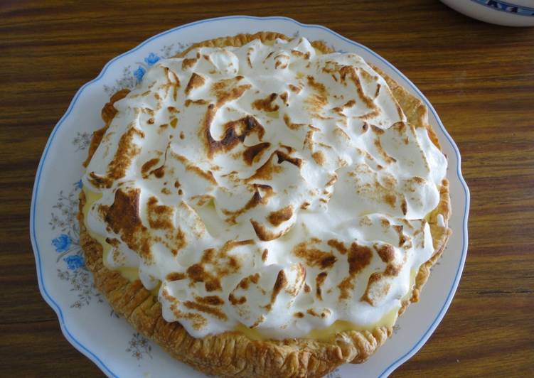 Tarta de limón y merengue gratinado