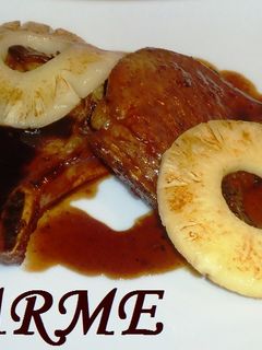 Una foto de Chuletas de cerdo doradas con jerez