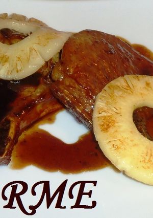 Una foto de Chuletas de cerdo doradas con jerez