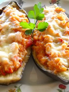 Una foto de Berenjenas rellenas de bacalao y pimientos del piquillo