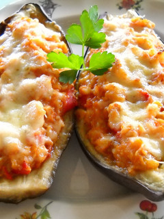 Una foto de Berenjenas rellenas de bacalao y pimientos del piquillo
