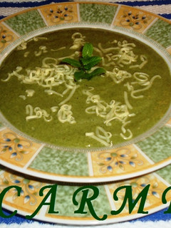 Una foto de Crema de verduras con manzana