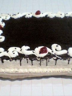 Una foto de Torta morena con chocolate blanco y chocolate negro