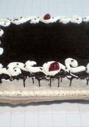 Una foto de Torta morena con chocolate blanco y chocolate negro