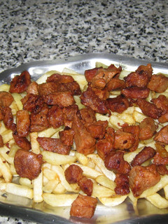 Una foto de Zorza con patatas