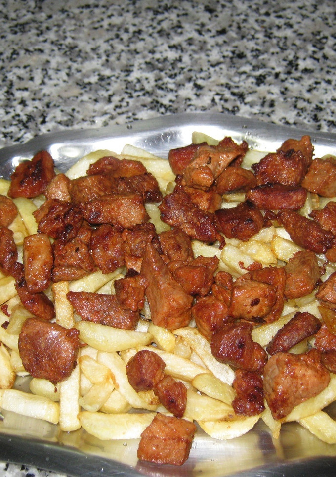 Una foto de Zorza con patatas