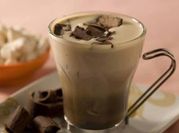 Una foto de café de brandy