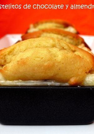 Una foto de Pastelitos de chocolate y almendra