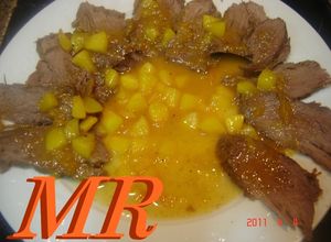 Una foto de Lomo con salsa de naranja y melocoton