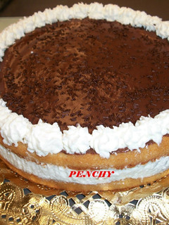 Una foto de Tarta de chocolate y nata sin horno