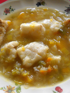 Una foto de Sopa de pescado con curry y jengibre