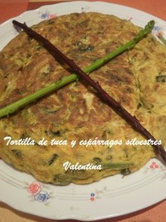 Una foto de Tortilla de tuca y espárragos silvestres