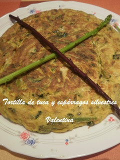 Una foto de Tortilla de tuca y espárragos silvestres