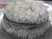 Una foto de postres con batidora