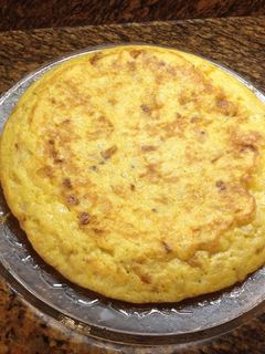 Una foto de Tortilla de patatas con cebolla y leche