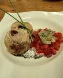 Pollo relleno con tomates y albahaca