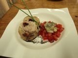 Pollo relleno con tomates y albahaca