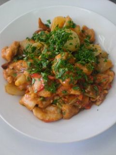 Una foto de Pollo a la portuguesa con morrones