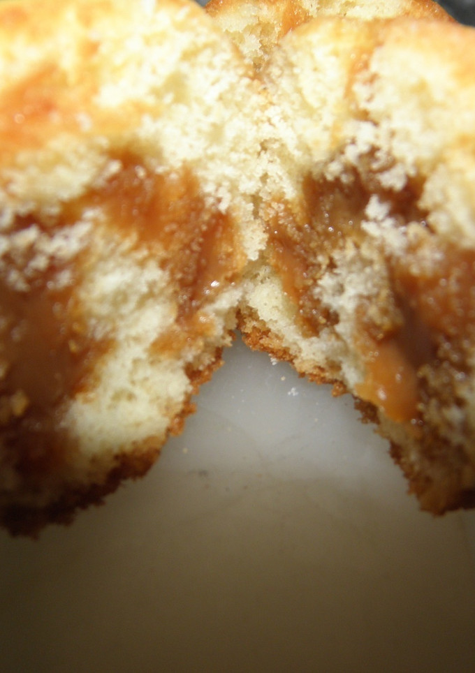 Una foto de Budincitos con relleno de dulce de leche