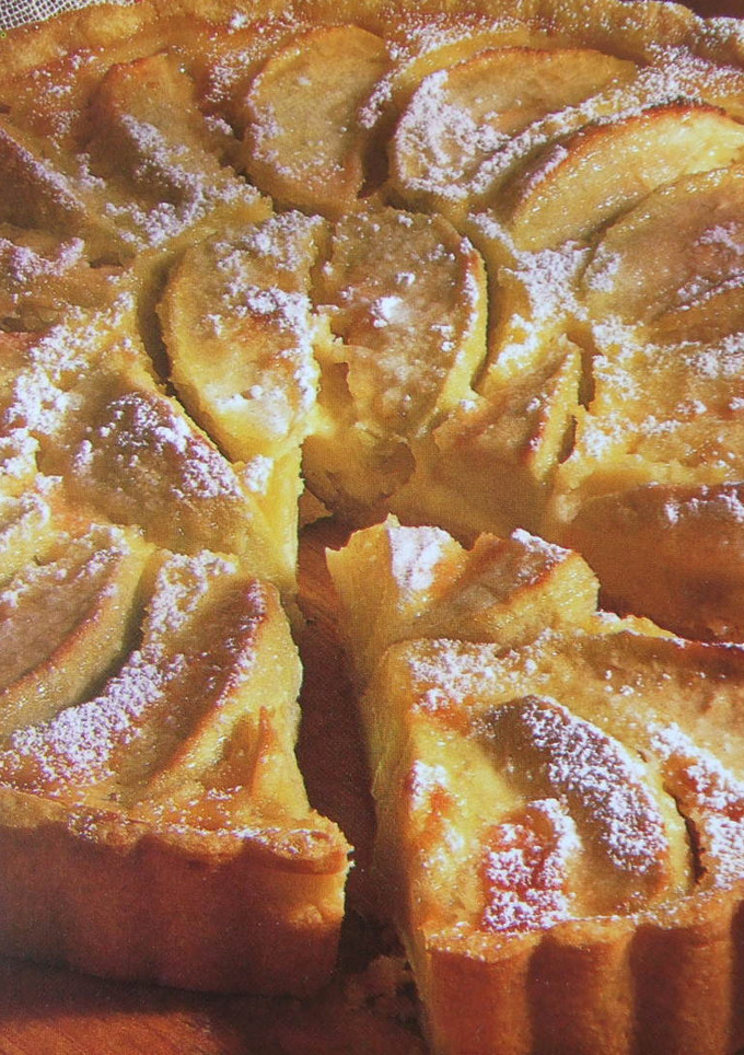 Una foto de Tarta cremosa de mazapán y manzana 