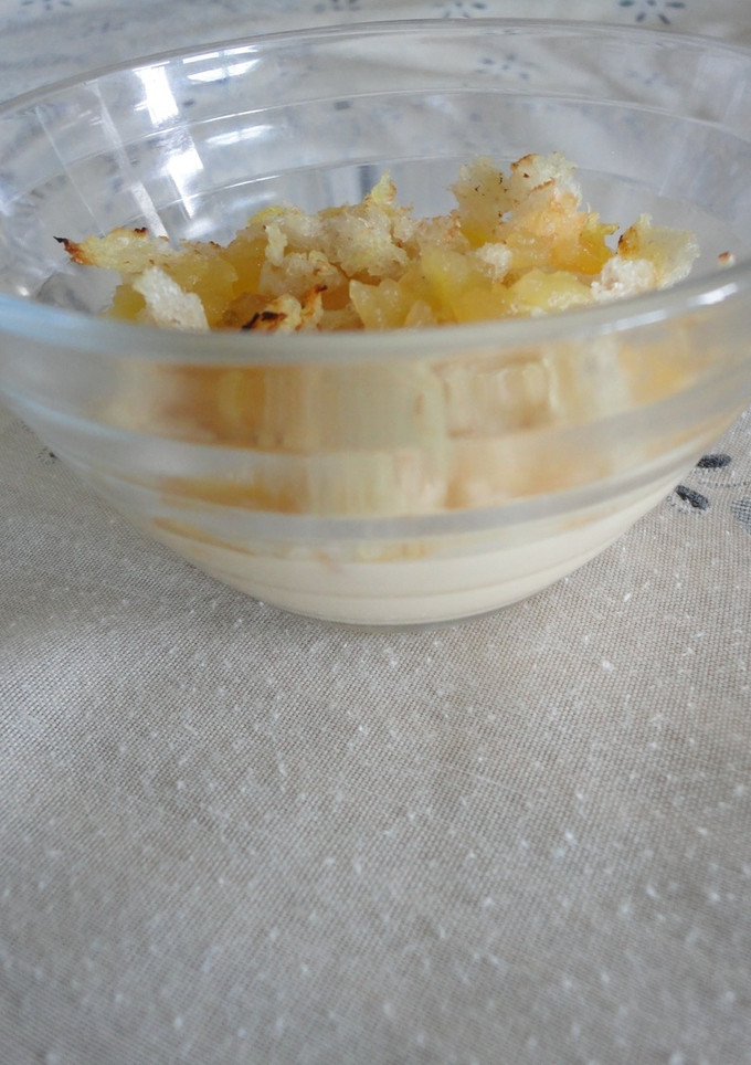 Una foto de Crumble de crema y manzana