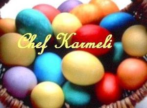 Una foto de Huevos de Pascua con tinturas de colores vivos