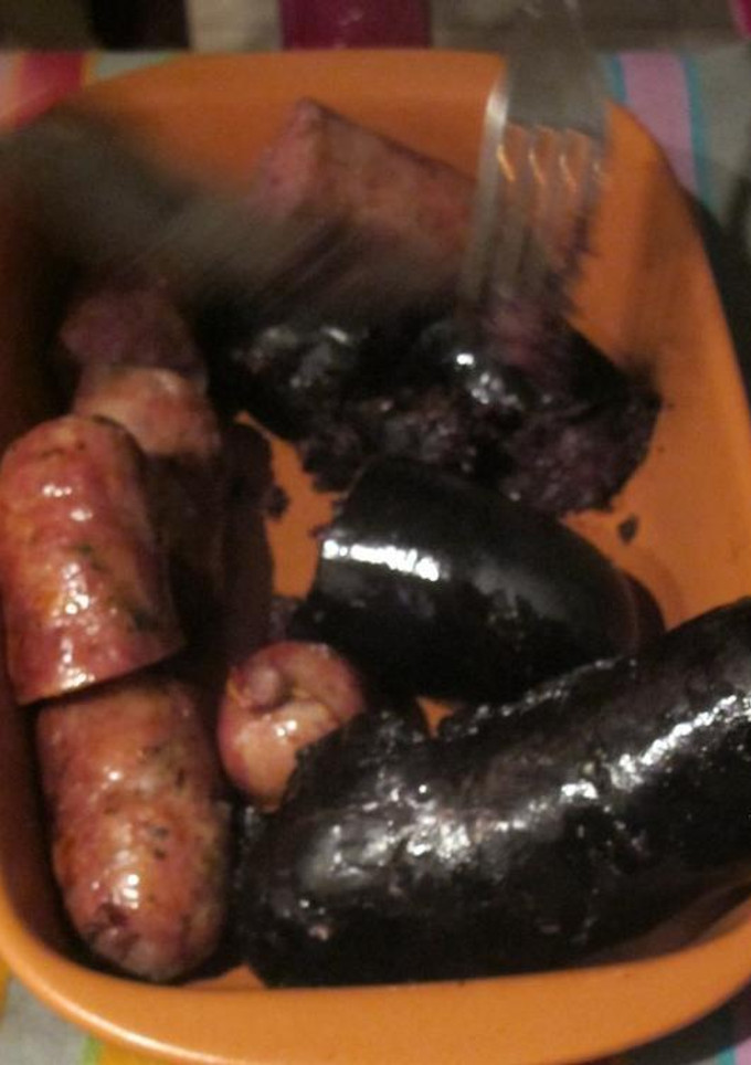 Una foto de Chorizo, morcilla y entraña