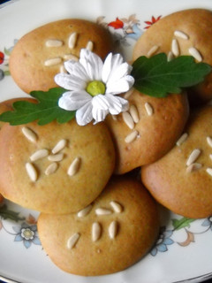Una foto de Galletas de limón con piñones