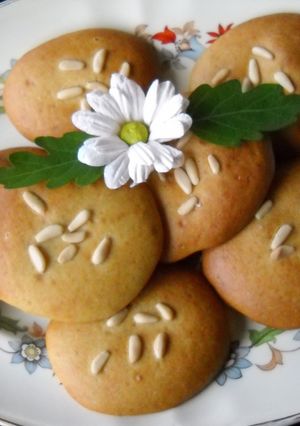 Una foto de Galletas de limón con piñones