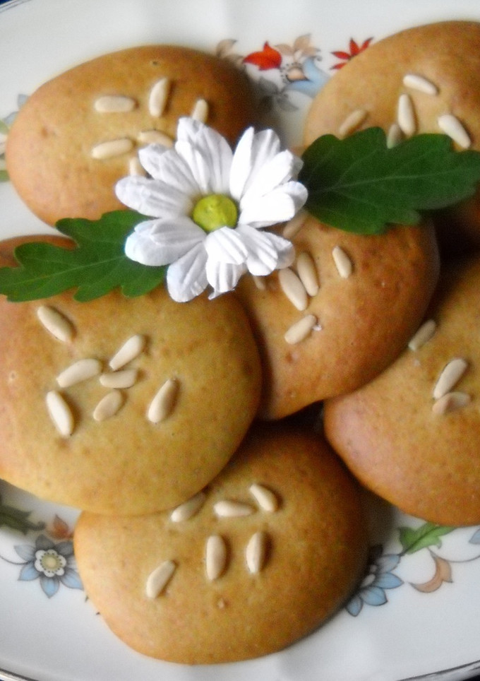 Una foto de Galletas de limón con piñones
