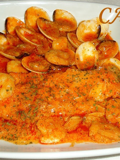 Una foto de Bacalao con almejas y langostinos