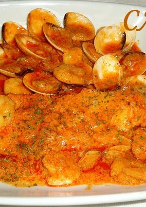 Una foto de Bacalao con almejas y langostinos