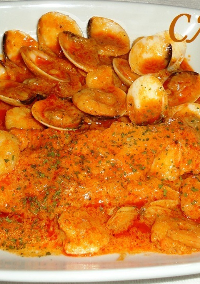 Una foto de Bacalao con almejas y langostinos