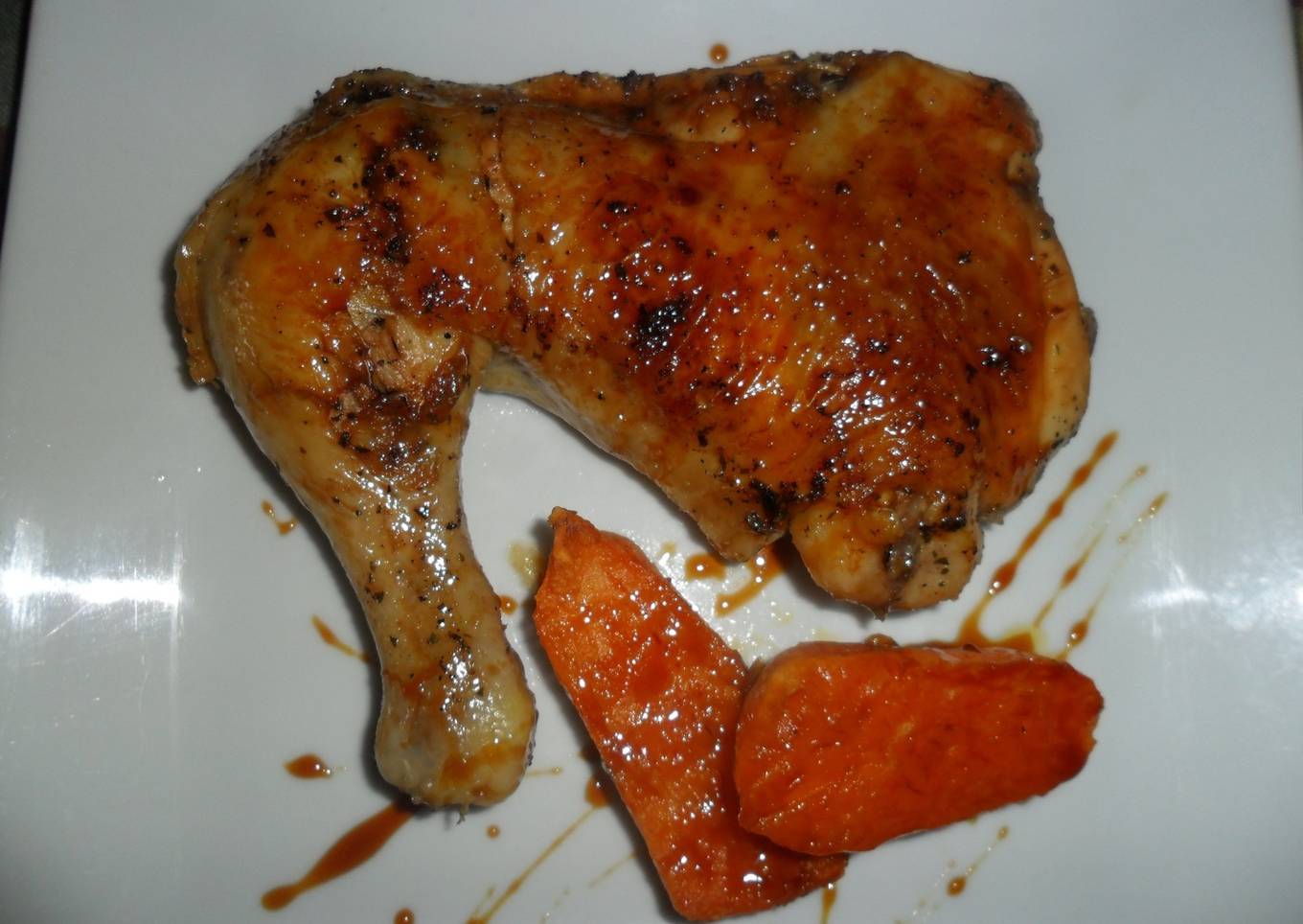 Pollo al caramelo y batatas al horno<br />