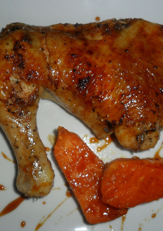 Una foto de Pollo al caramelo y batatas al horno