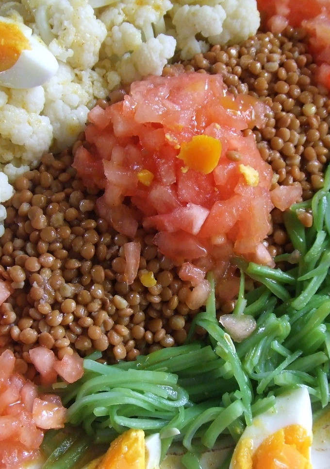 Una foto de Ensalada de lentejas con coliflor y judías verdes 